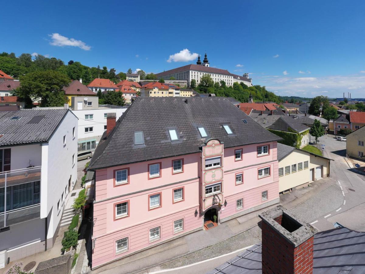 Hotel Schlair Kremsmünster エクステリア 写真