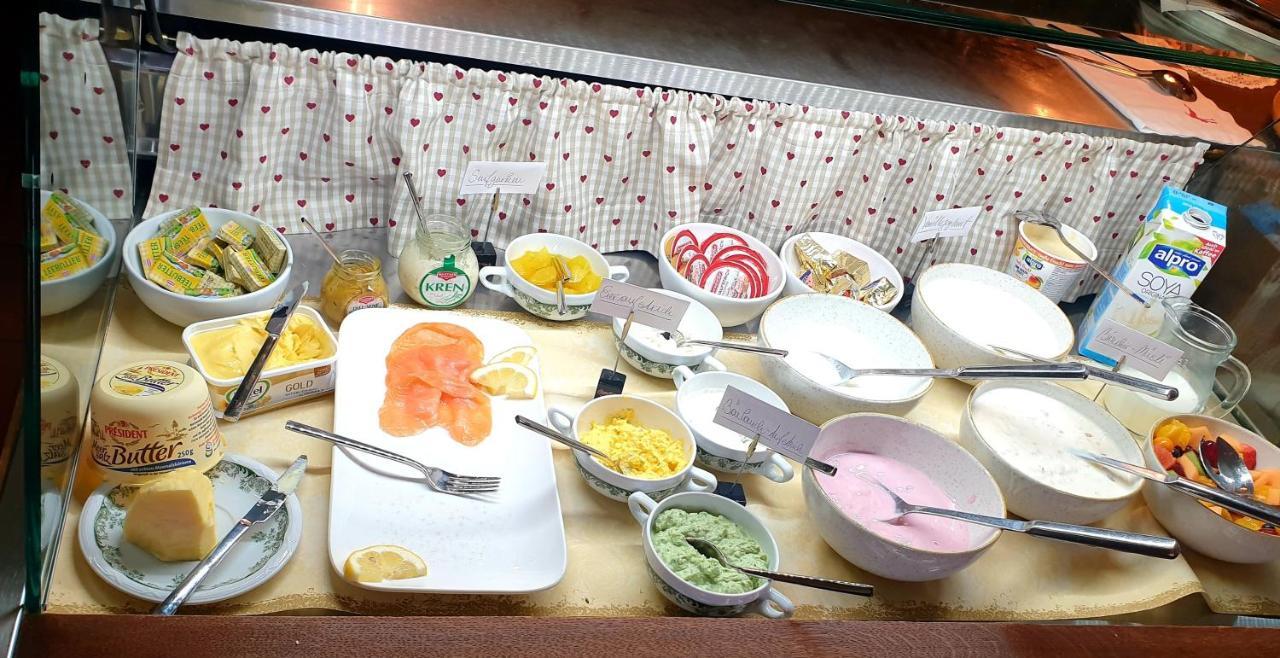 Hotel Schlair Kremsmünster エクステリア 写真